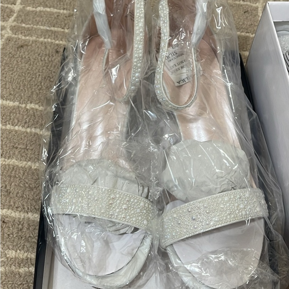 Size 8 White Pearl
High Heels Wedding Heels
